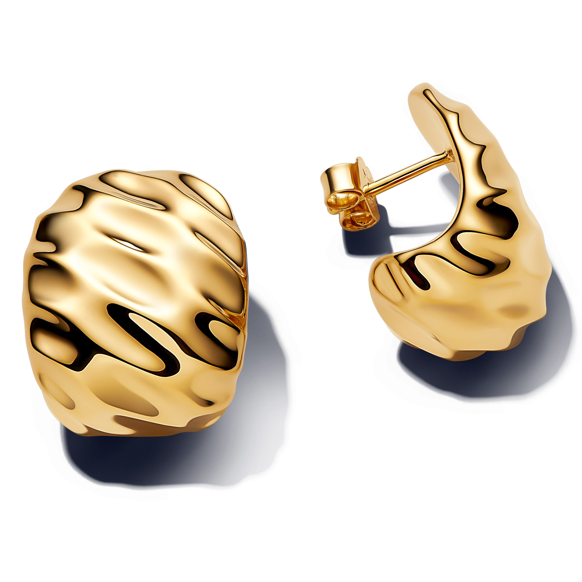 PANDORA SHINE Gewellte Breite Creolen-Ohrringe 14 Karat Vergoldung 263879C00